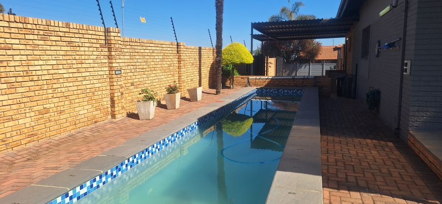 4 Bedroom Property for Sale in Monument Gauteng