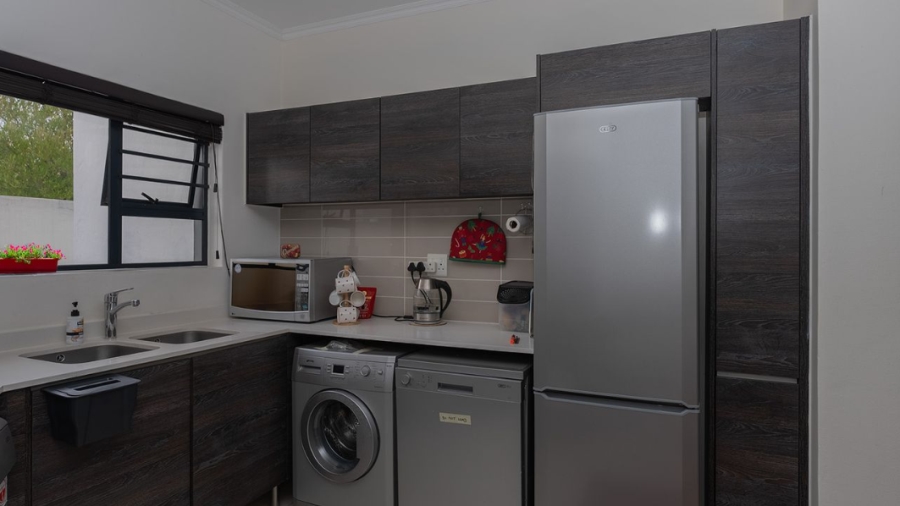 To Let 3 Bedroom Property for Rent in Modderfontein Gauteng