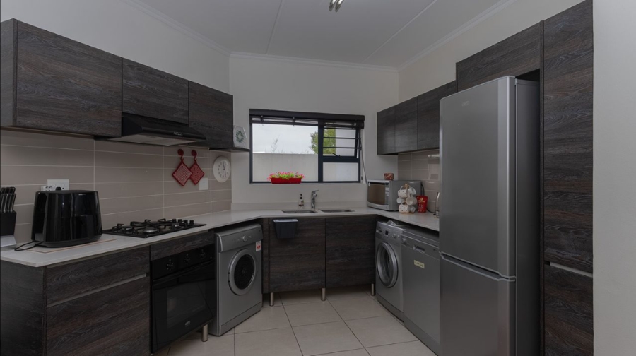 To Let 3 Bedroom Property for Rent in Modderfontein Gauteng