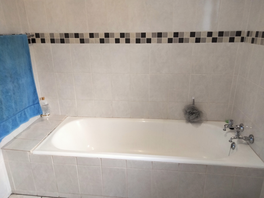 3 Bedroom Property for Sale in Wilro Park Gauteng