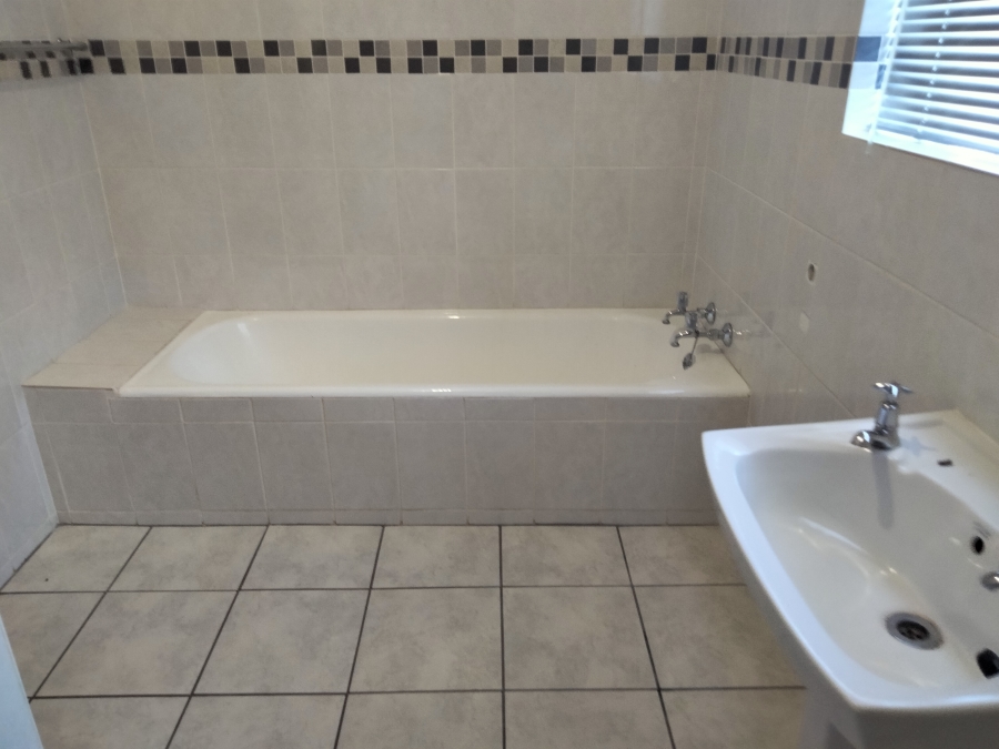 3 Bedroom Property for Sale in Wilro Park Gauteng