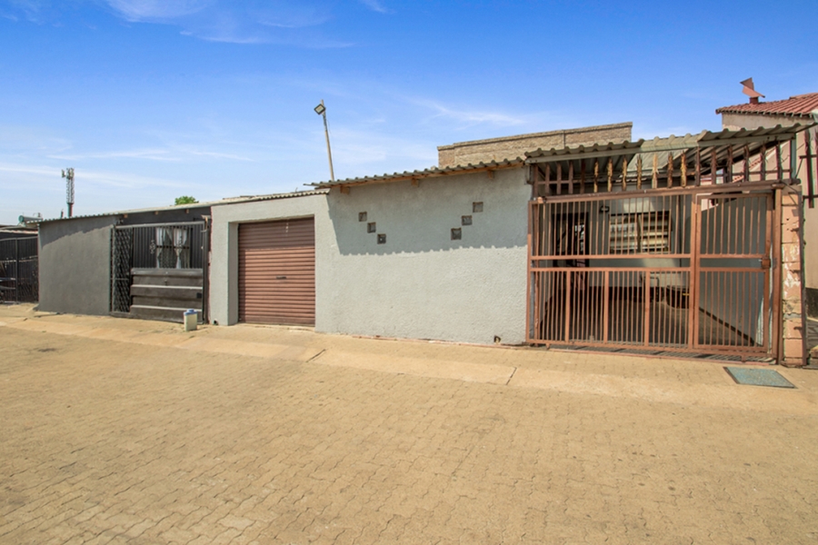 2 Bedroom Property for Sale in Westbury Gauteng
