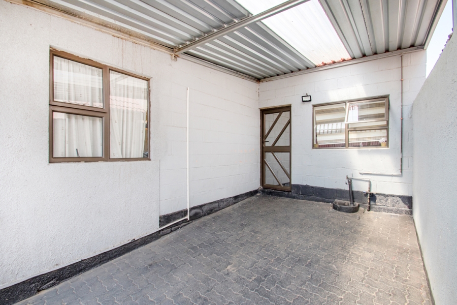 2 Bedroom Property for Sale in Westbury Gauteng