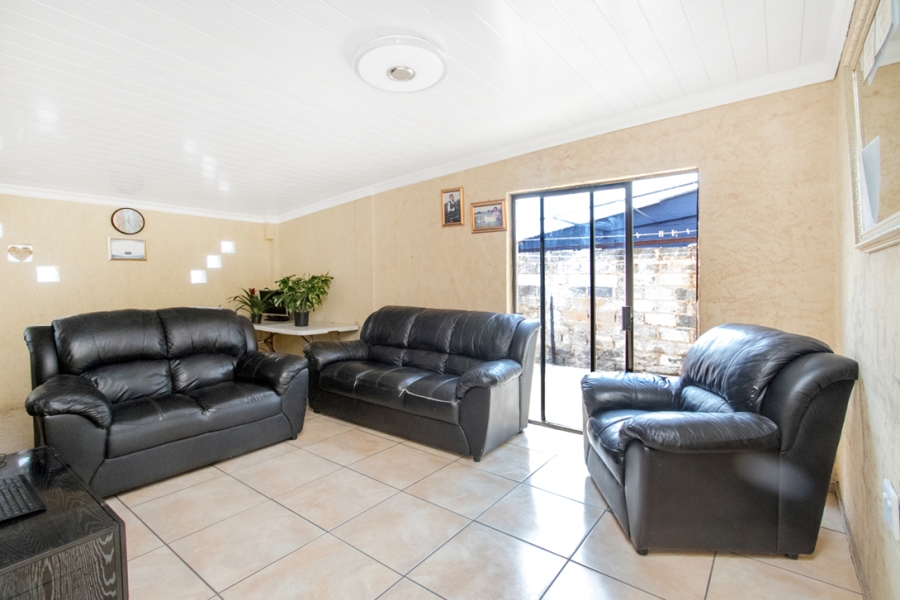 2 Bedroom Property for Sale in Westbury Gauteng