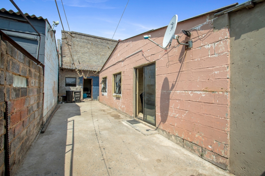 2 Bedroom Property for Sale in Westbury Gauteng