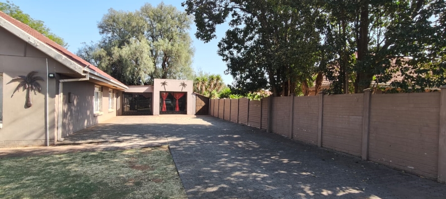 To Let 3 Bedroom Property for Rent in Three Rivers Gauteng