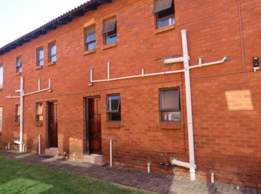 2 Bedroom Property for Sale in Albertsdal Gauteng