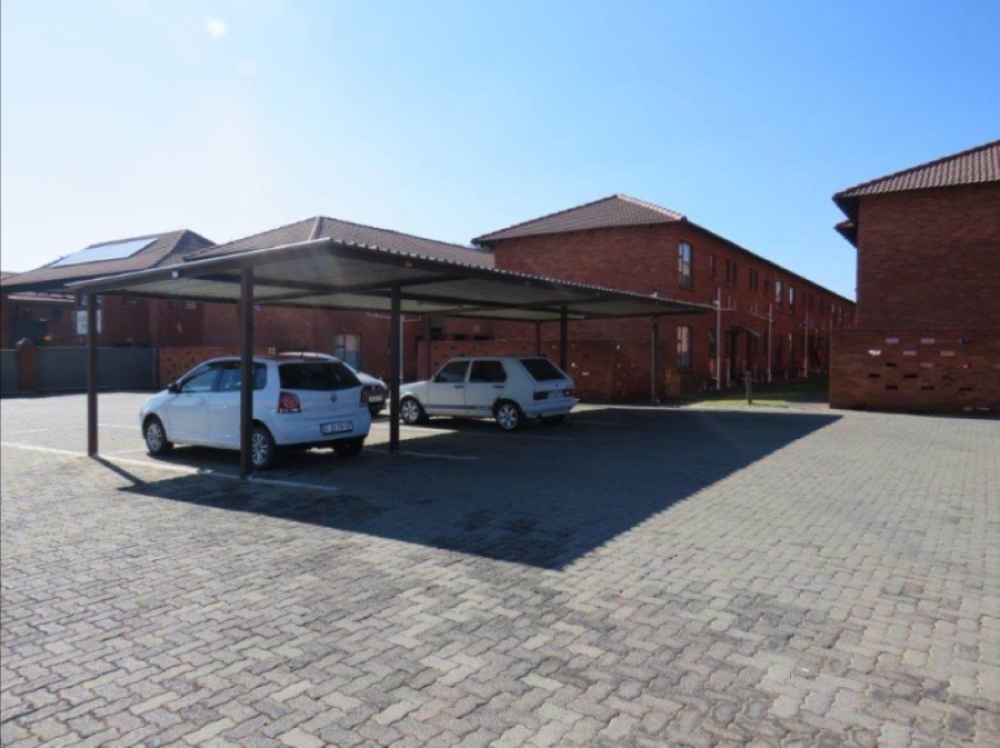 2 Bedroom Property for Sale in Albertsdal Gauteng
