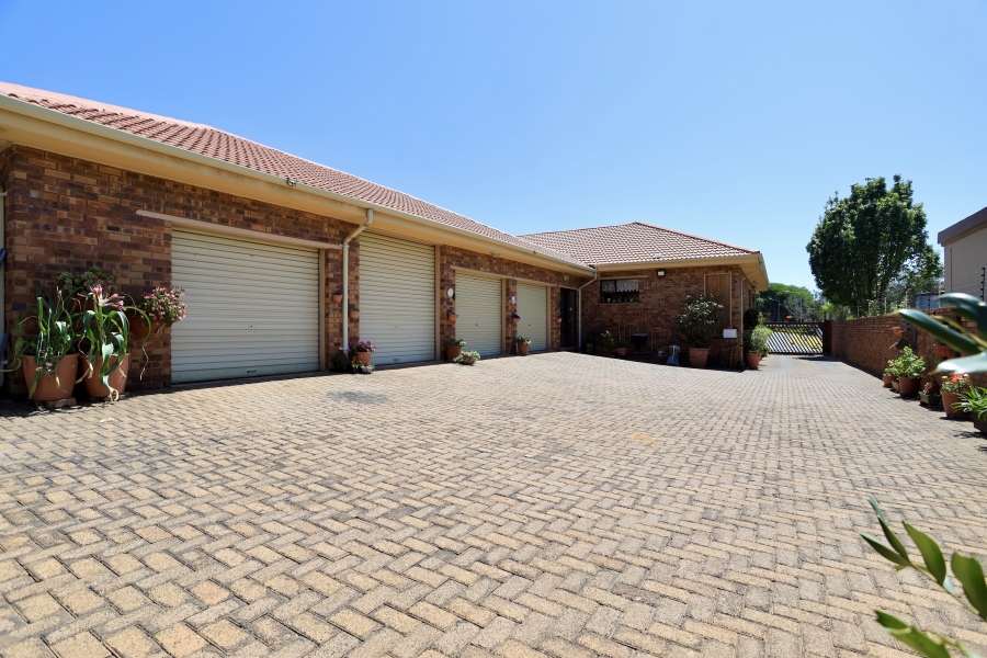 5 Bedroom Property for Sale in Noordkruin Gauteng