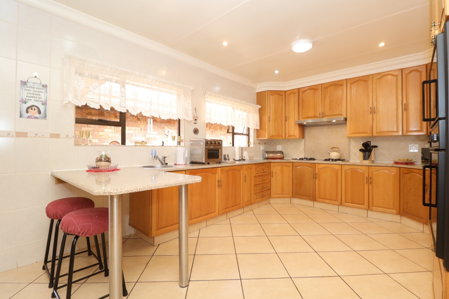 5 Bedroom Property for Sale in Noordkruin Gauteng
