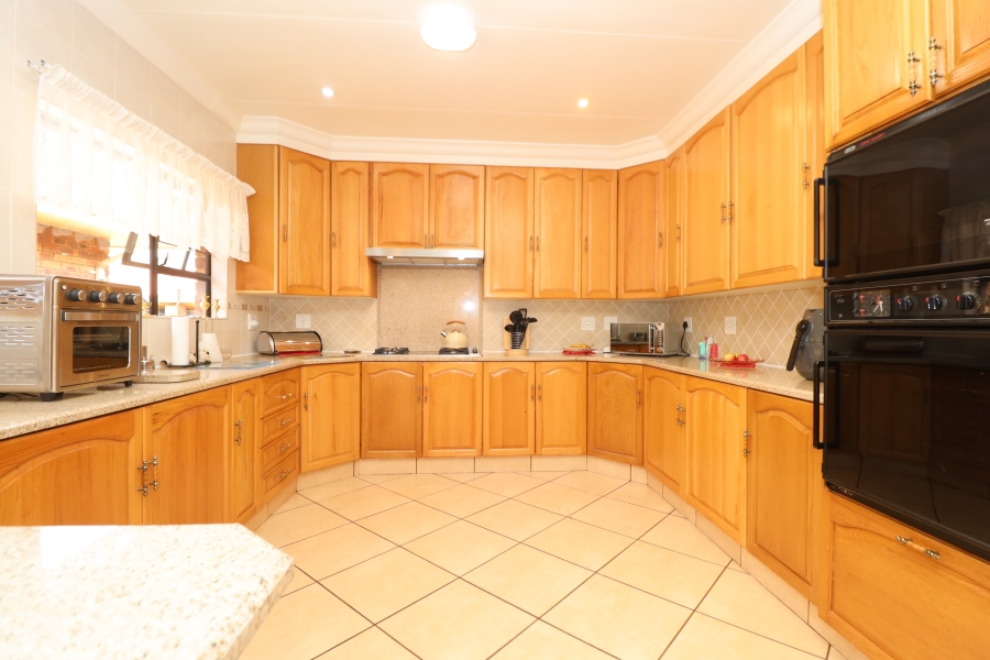 5 Bedroom Property for Sale in Noordkruin Gauteng