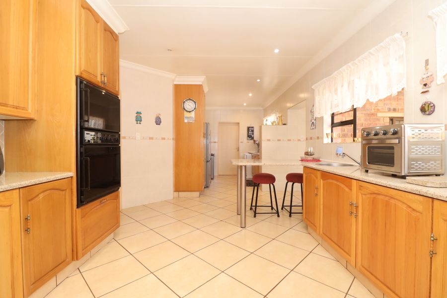 5 Bedroom Property for Sale in Noordkruin Gauteng