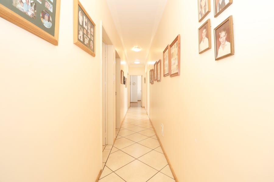 5 Bedroom Property for Sale in Noordkruin Gauteng