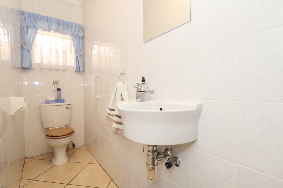 5 Bedroom Property for Sale in Noordkruin Gauteng