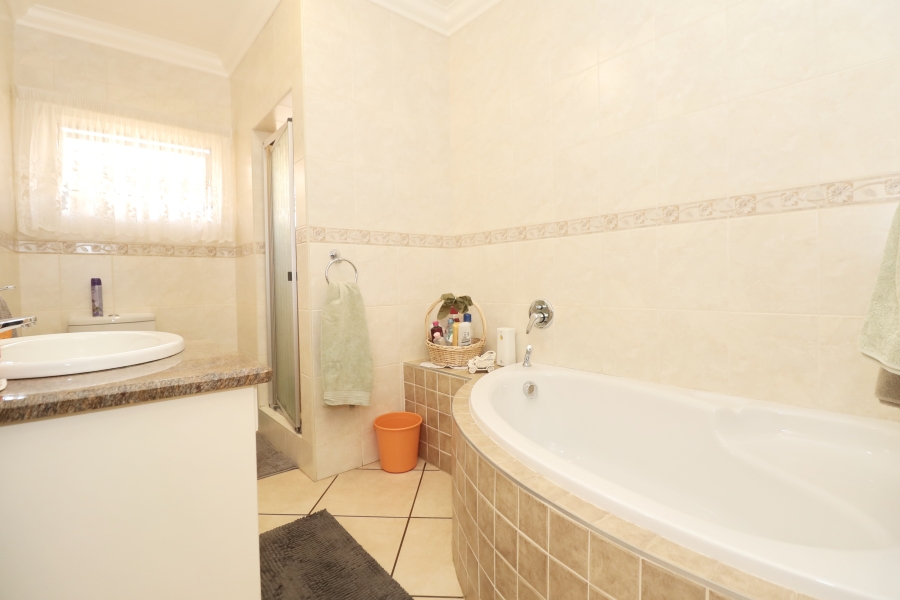 5 Bedroom Property for Sale in Noordkruin Gauteng
