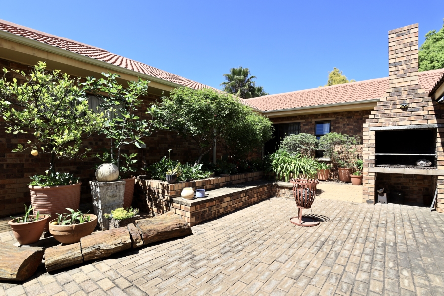 5 Bedroom Property for Sale in Noordkruin Gauteng