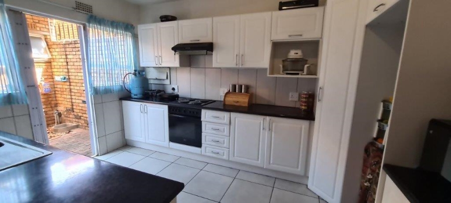 To Let 3 Bedroom Property for Rent in Fairland Gauteng