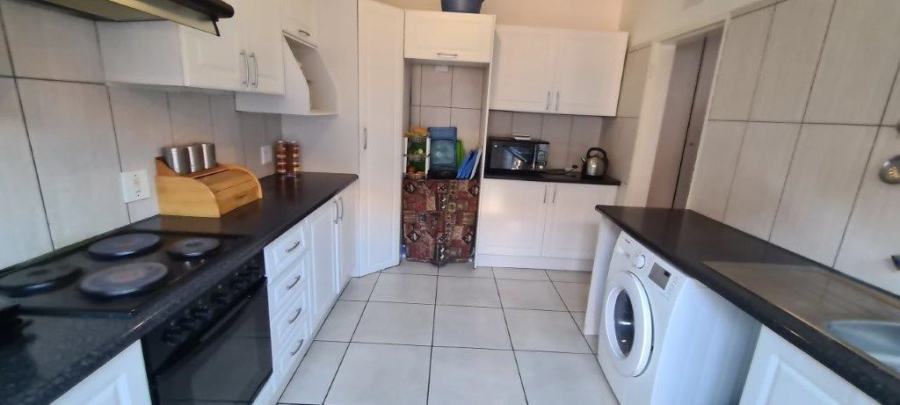 To Let 3 Bedroom Property for Rent in Fairland Gauteng
