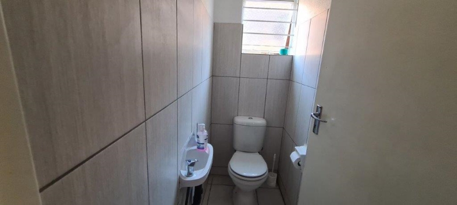 To Let 3 Bedroom Property for Rent in Fairland Gauteng