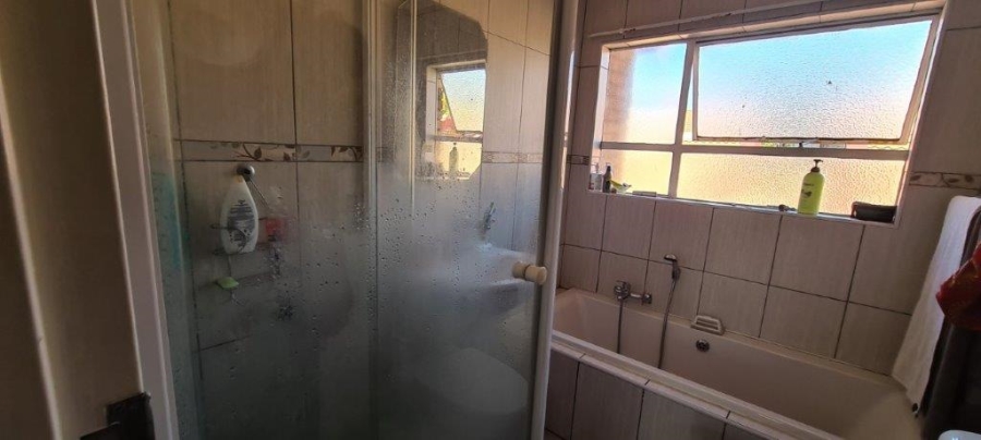 To Let 3 Bedroom Property for Rent in Fairland Gauteng