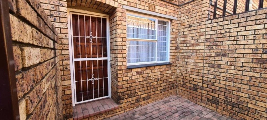 To Let 3 Bedroom Property for Rent in Fairland Gauteng