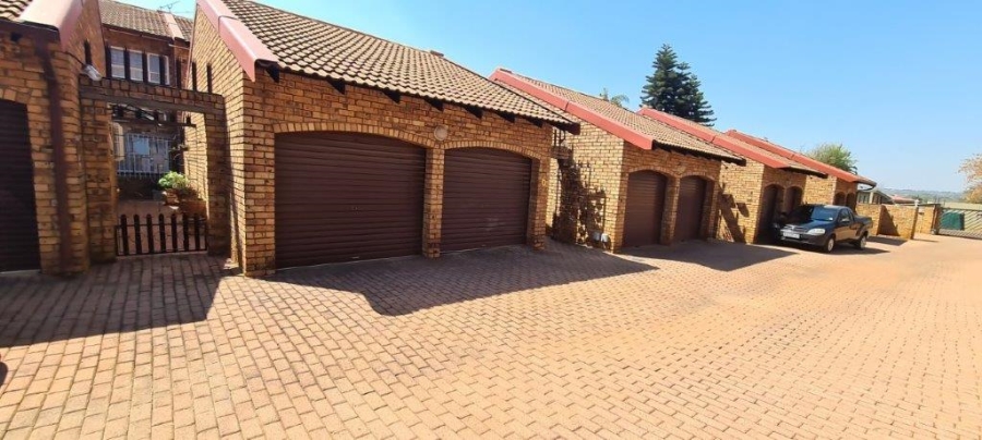 To Let 3 Bedroom Property for Rent in Fairland Gauteng
