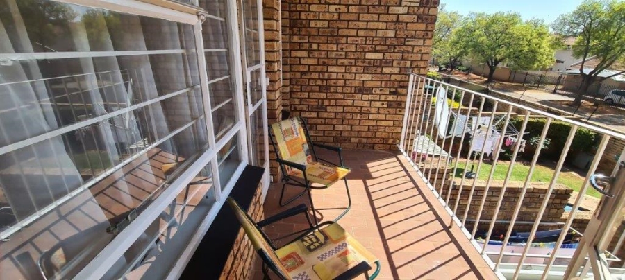 To Let 3 Bedroom Property for Rent in Fairland Gauteng