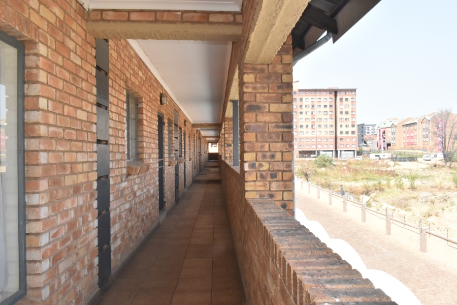 2 Bedroom Property for Sale in Grand Central Gauteng