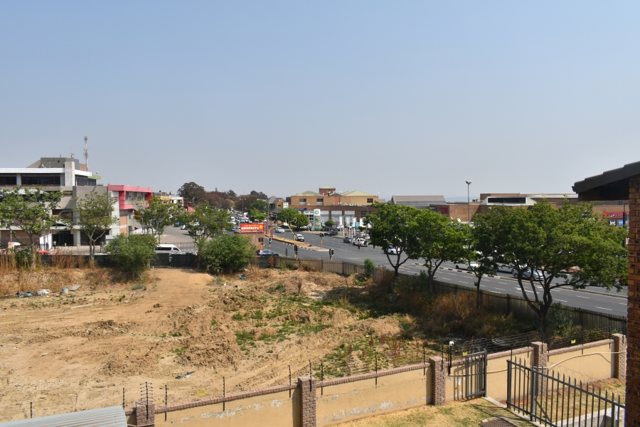 2 Bedroom Property for Sale in Grand Central Gauteng