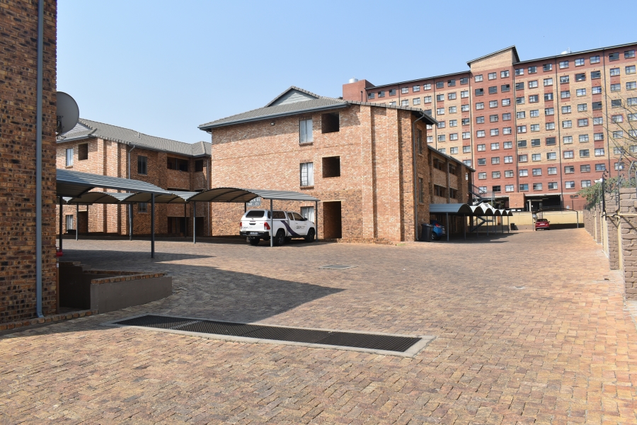 2 Bedroom Property for Sale in Grand Central Gauteng