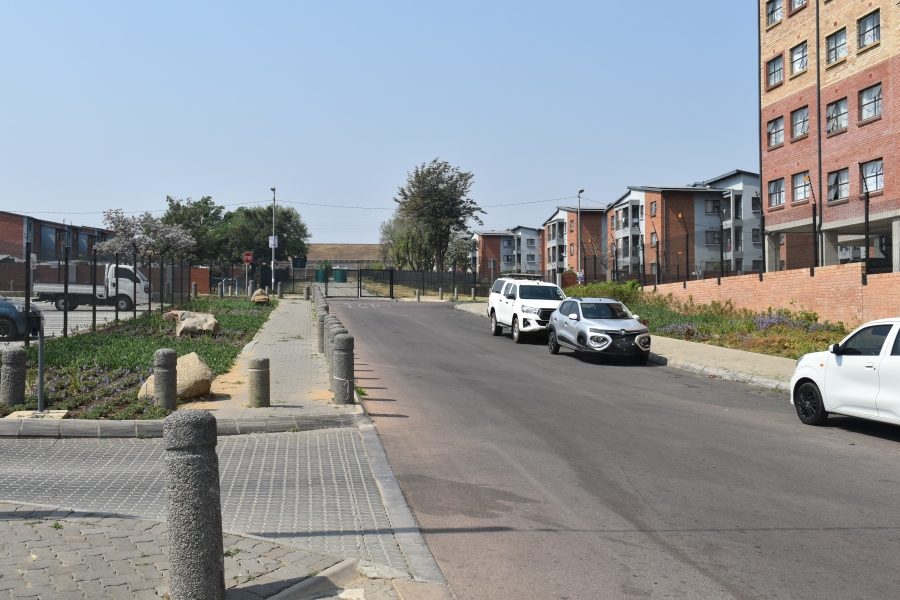 2 Bedroom Property for Sale in Grand Central Gauteng