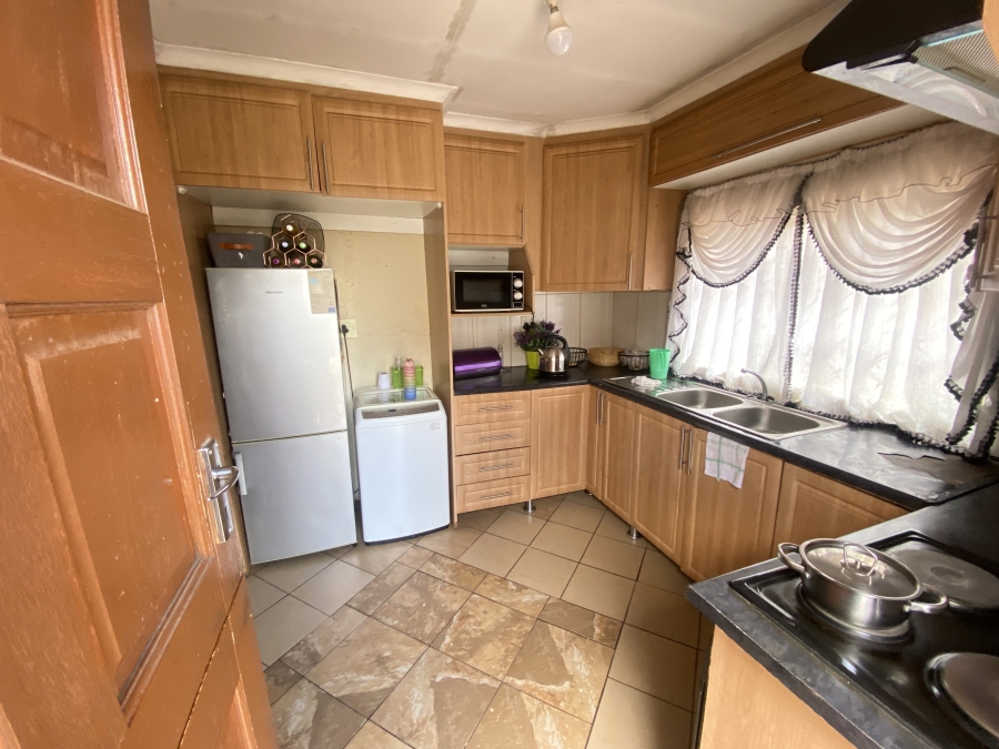7 Bedroom Property for Sale in Atteridgeville Gauteng