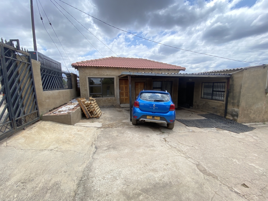 7 Bedroom Property for Sale in Atteridgeville Gauteng
