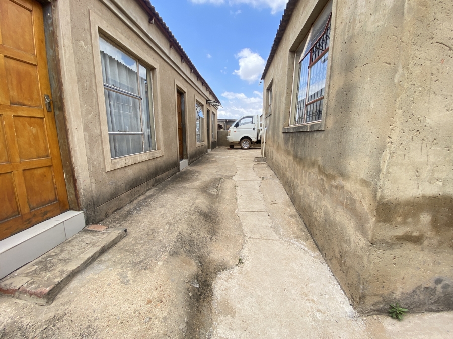 7 Bedroom Property for Sale in Atteridgeville Gauteng