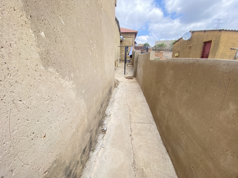 7 Bedroom Property for Sale in Atteridgeville Gauteng