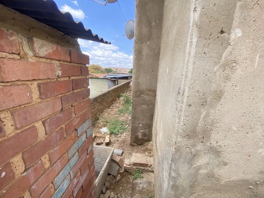 7 Bedroom Property for Sale in Atteridgeville Gauteng