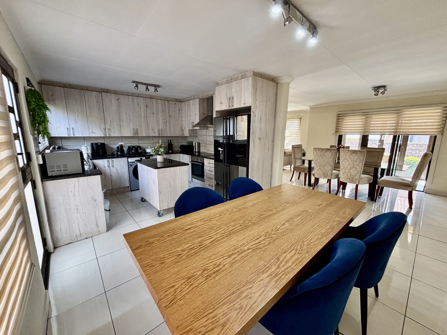 To Let 3 Bedroom Property for Rent in Barbeque Downs Gauteng