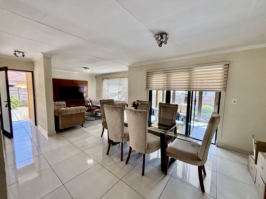 To Let 3 Bedroom Property for Rent in Barbeque Downs Gauteng