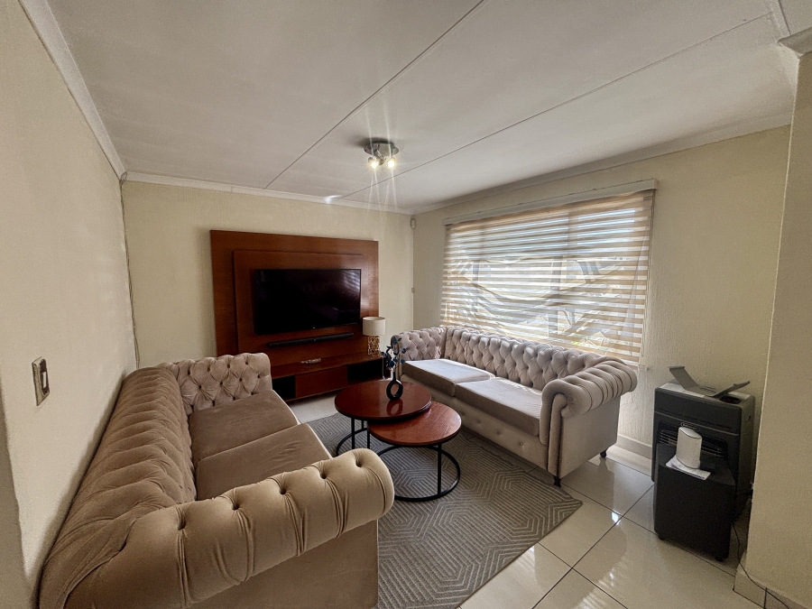 To Let 3 Bedroom Property for Rent in Barbeque Downs Gauteng