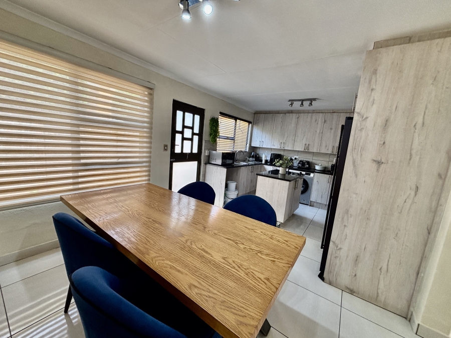 To Let 3 Bedroom Property for Rent in Barbeque Downs Gauteng