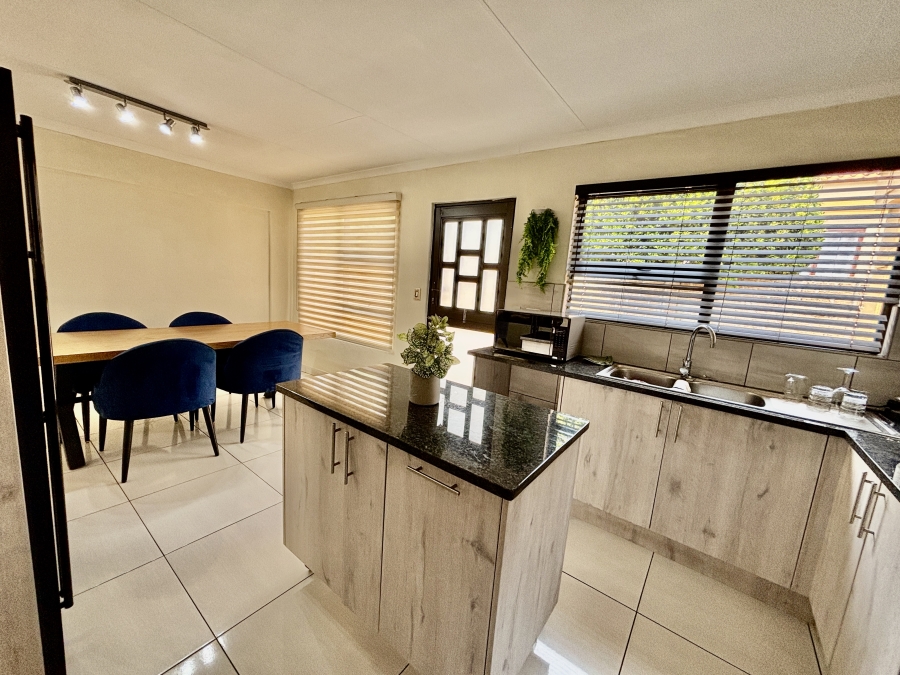 To Let 3 Bedroom Property for Rent in Barbeque Downs Gauteng