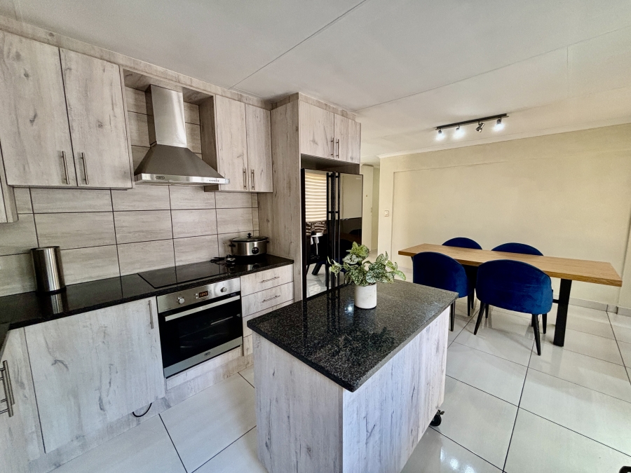 To Let 3 Bedroom Property for Rent in Barbeque Downs Gauteng
