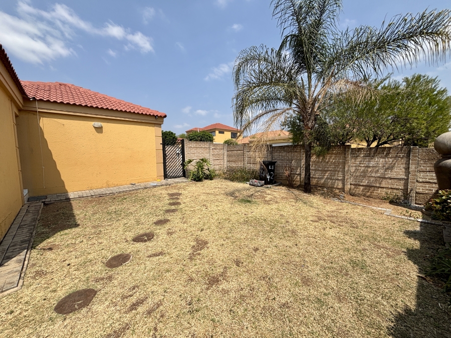 To Let 3 Bedroom Property for Rent in Barbeque Downs Gauteng