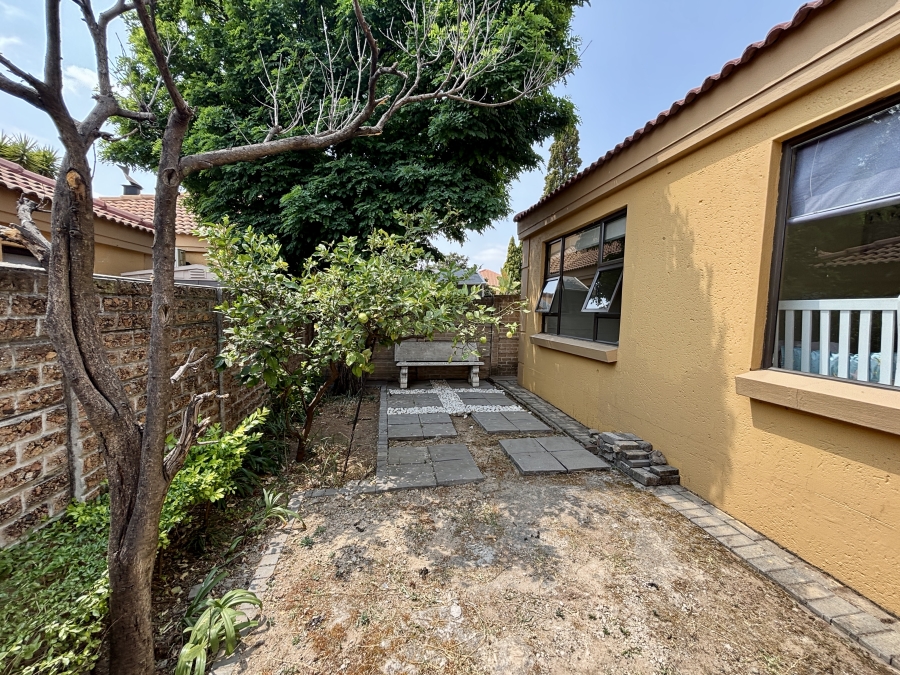 To Let 3 Bedroom Property for Rent in Barbeque Downs Gauteng