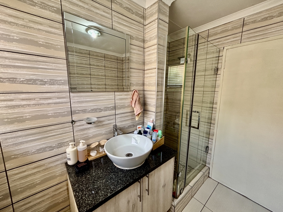 To Let 3 Bedroom Property for Rent in Barbeque Downs Gauteng