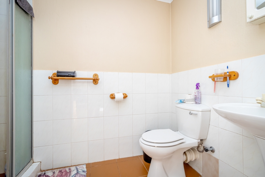 To Let 5 Bedroom Property for Rent in Fairland Gauteng