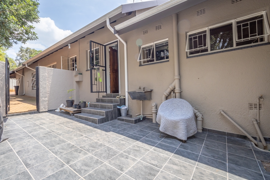 To Let 5 Bedroom Property for Rent in Fairland Gauteng
