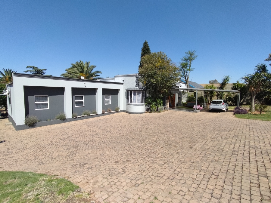 8 Bedroom Property for Sale in Florida Gauteng