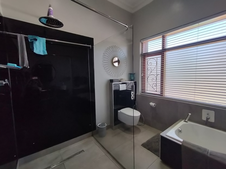 8 Bedroom Property for Sale in Florida Gauteng