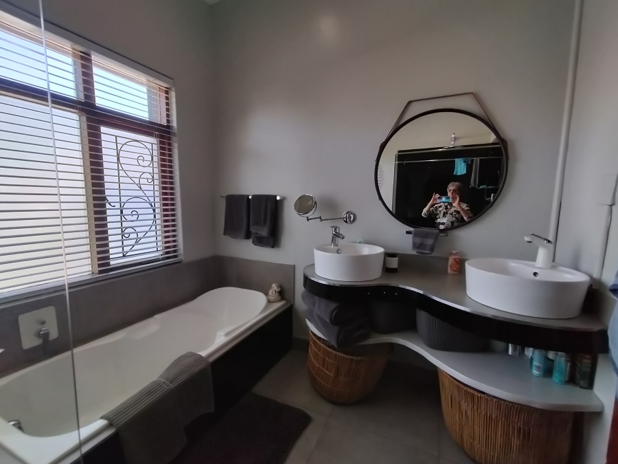 8 Bedroom Property for Sale in Florida Gauteng